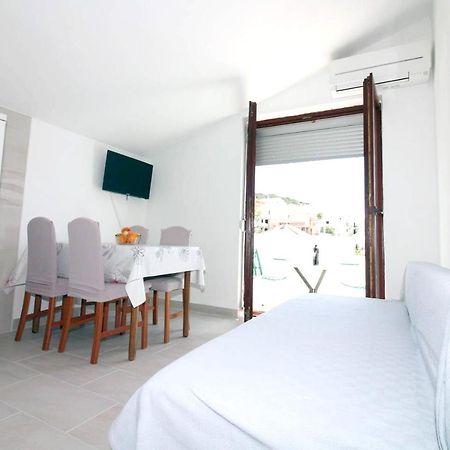 Charming Apartment In Tisno With 2 Bedrooms And Air Conditioning Exterior photo